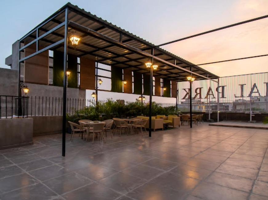 Hotel Imperial Park Sector 45 Gurgaon Exteriör bild