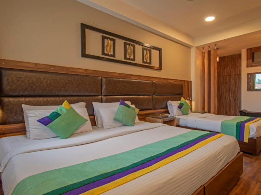 Hotel Imperial Park Sector 45 Gurgaon Exteriör bild