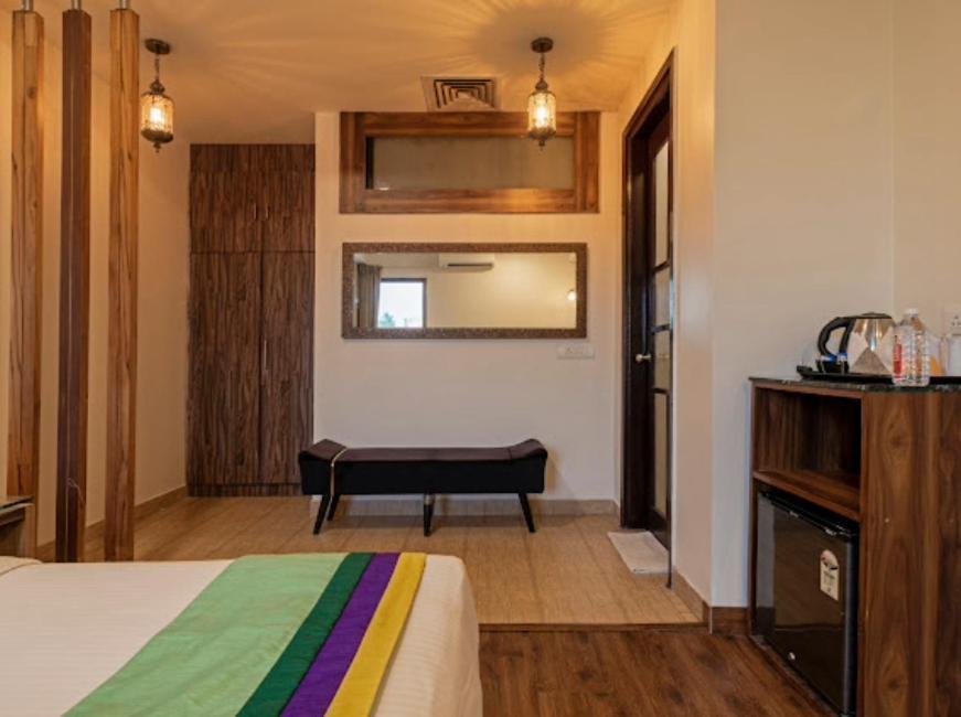 Hotel Imperial Park Sector 45 Gurgaon Exteriör bild