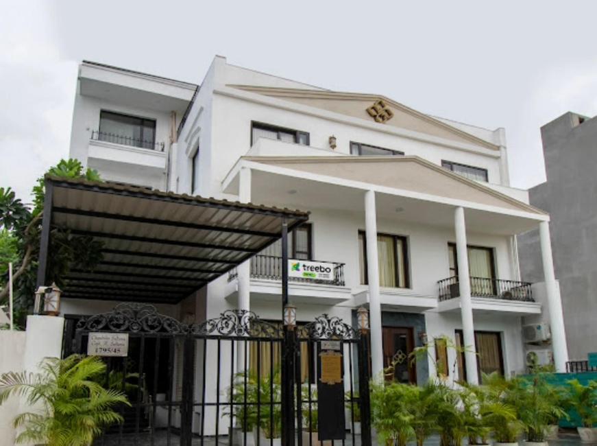Hotel Imperial Park Sector 45 Gurgaon Exteriör bild